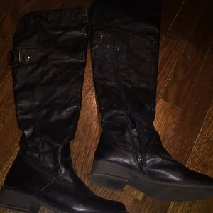 Flat over-the-knee boots